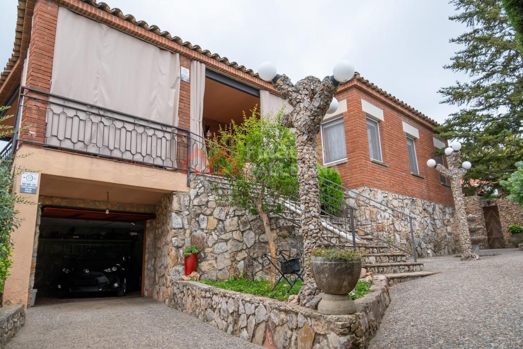 Vista exterior de Casa o xalet en venda en La Torre de Claramunt amb Calefacció, Jardí privat i Terrassa