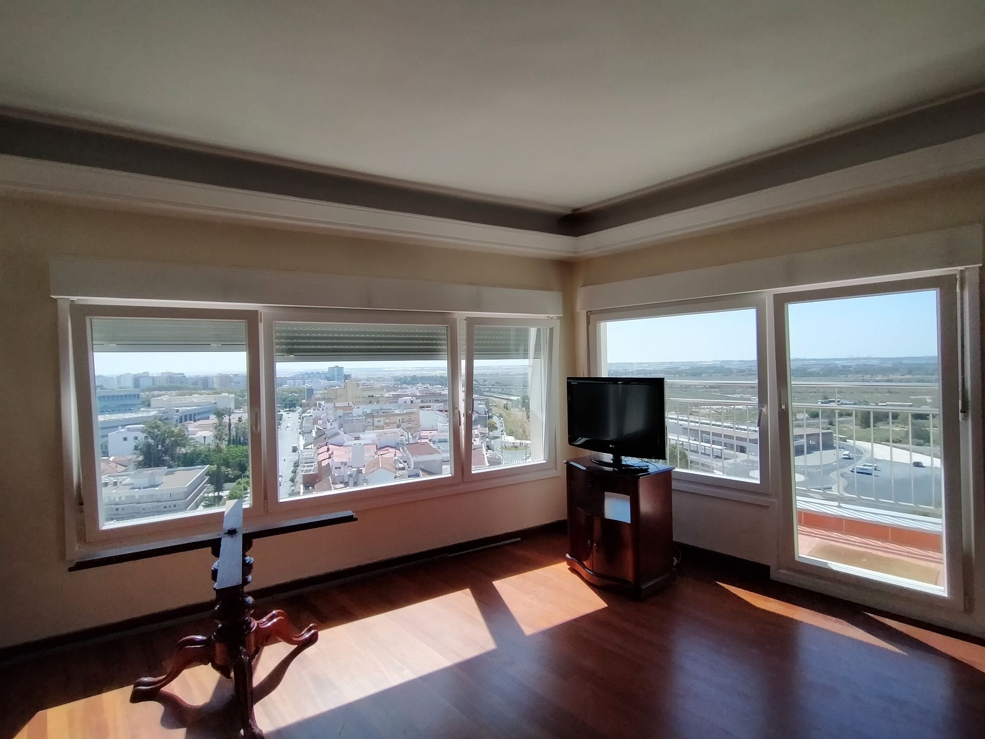 Living room of Flat to rent in  Huelva Capital  with Air Conditioner, Furnished and Balcony