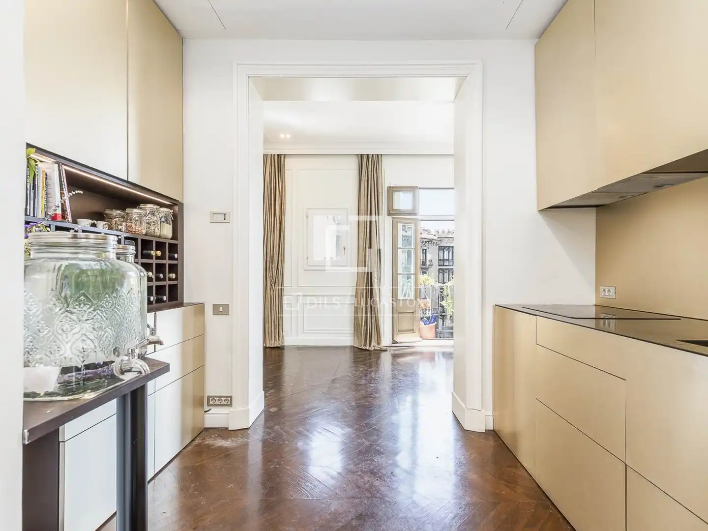 Außenansicht von Wohnung zum Verkauf in Barcelona mit Klimaanlage, Parkett und Terrasse