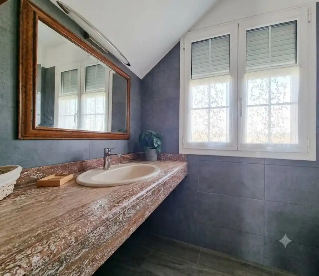Bany de Casa o xalet en venda en Terrassa amb Aire condicionat, Jardí privat i Terrassa