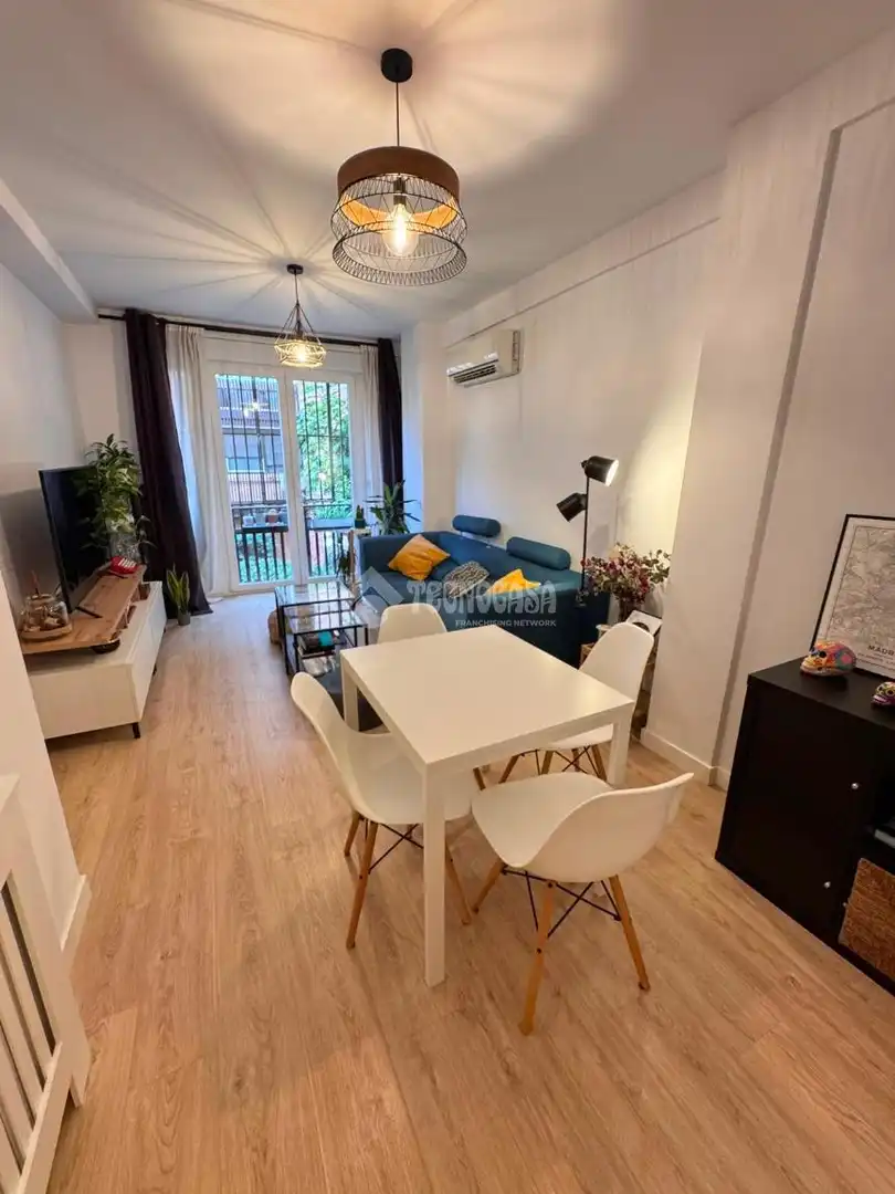 Sala d'estar de Pis en venda en Madrid amb Aire condicionat