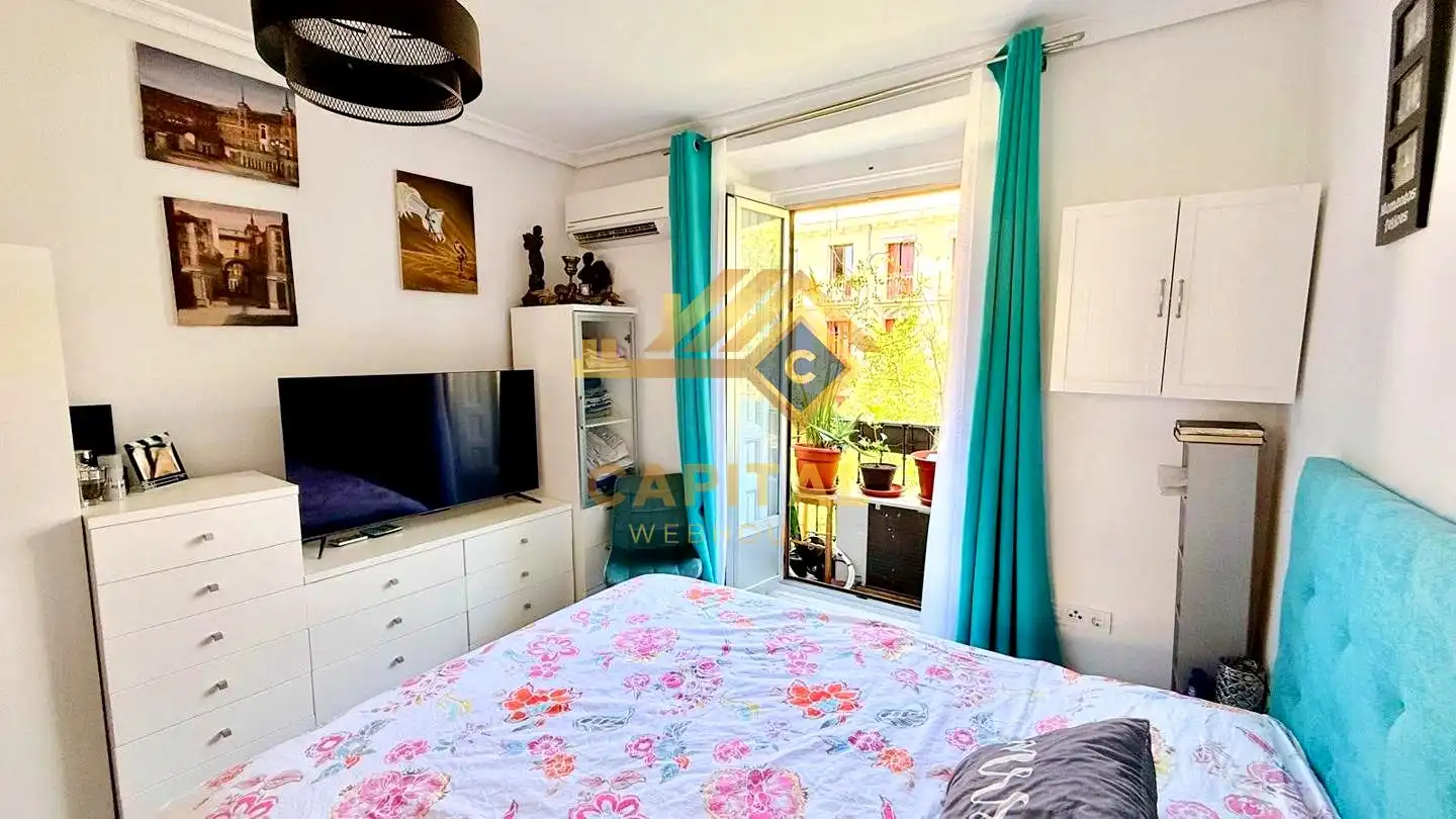 Bedroom of Flat for sale in Madrid  with Air Conditioner, Heating and Balcony