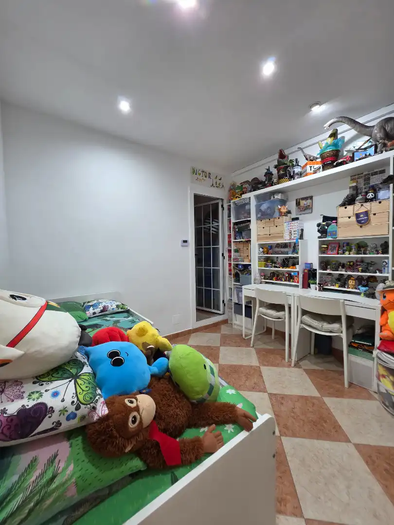 Schlafzimmer von Erdgeschoss zum Verkauf in Barcelona mit Heizung, Terrasse und Möbliert