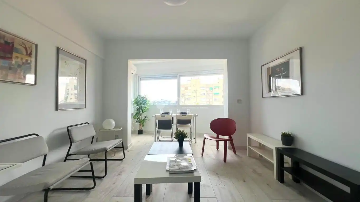 Sala d'estar de Pis en venda en Madrid