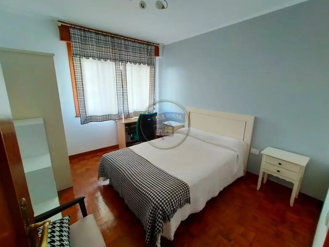 Bedroom of Flat for rent in Vigo   with Parquet flooring, Terrace and Furnished