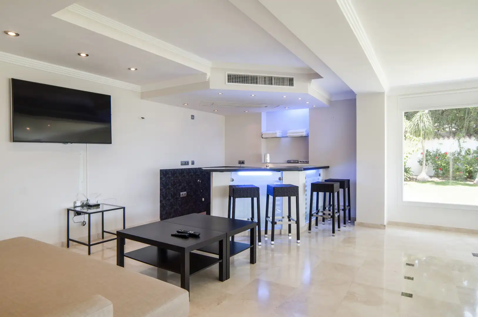 Houses for sale in Elviria