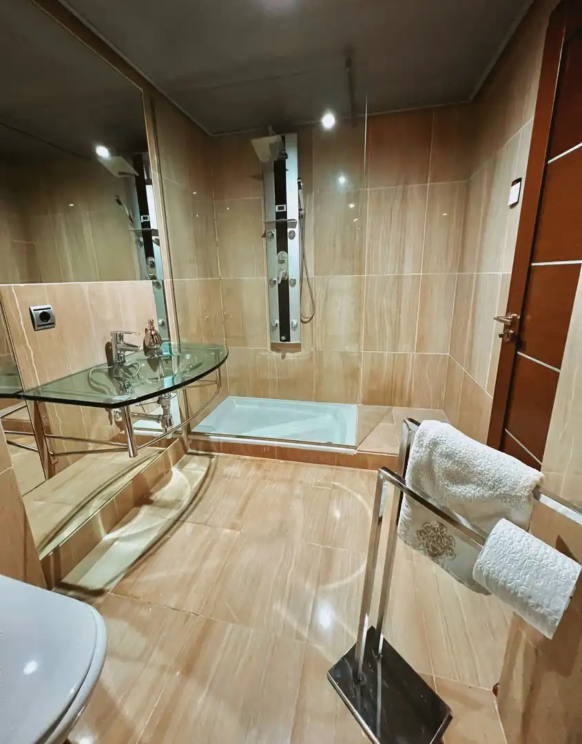 Bany de Apartament de lloguer en Estepona