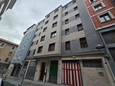 Flat for sale in Calle FLORIAN TOLOSA 1