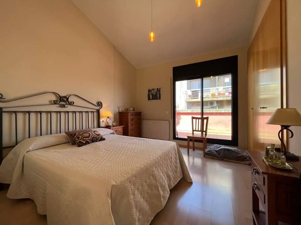 Bedroom of Flat for sale in Figueres