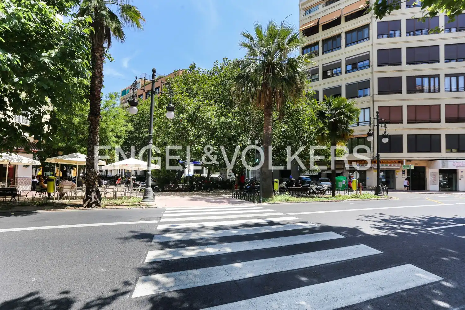 Vista exterior de Pis en venda en Valencia amb Aire condicionat, Calefacció i Jardí privat