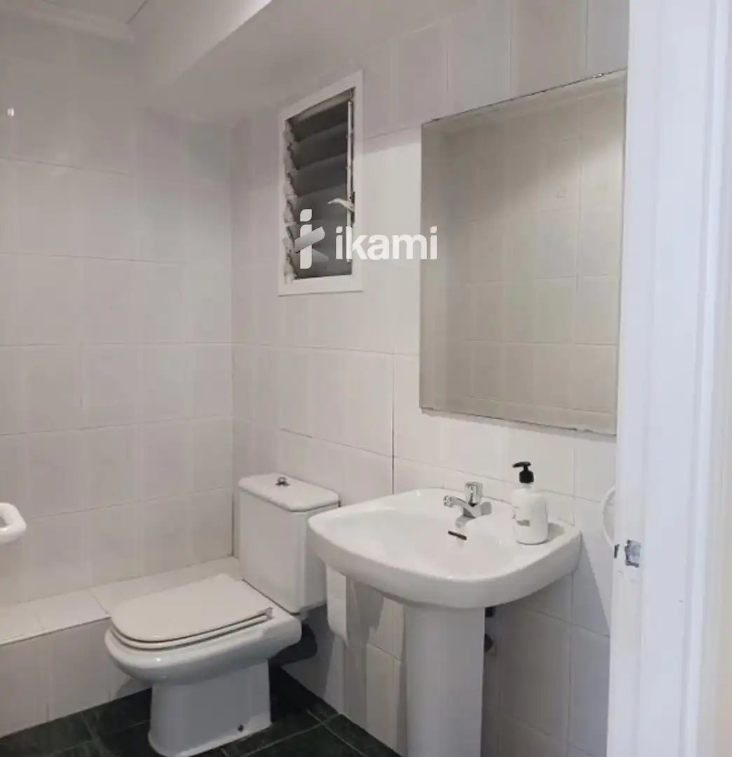 Baño de Oficina en venta en Dénia con Calefacción, Terraza y Internet