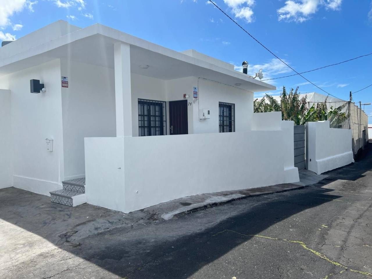 Vista exterior de Casa o xalet en venda en Los Llanos de Aridane amb Jardí privat, Moblat i Alarma