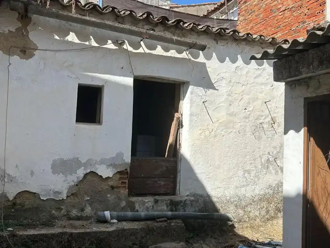 Vista exterior de Piso en venta en Miajadas, Cáceres