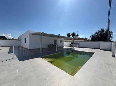 Chalet con piscina en venta en Pelagatos - Pago del Humo