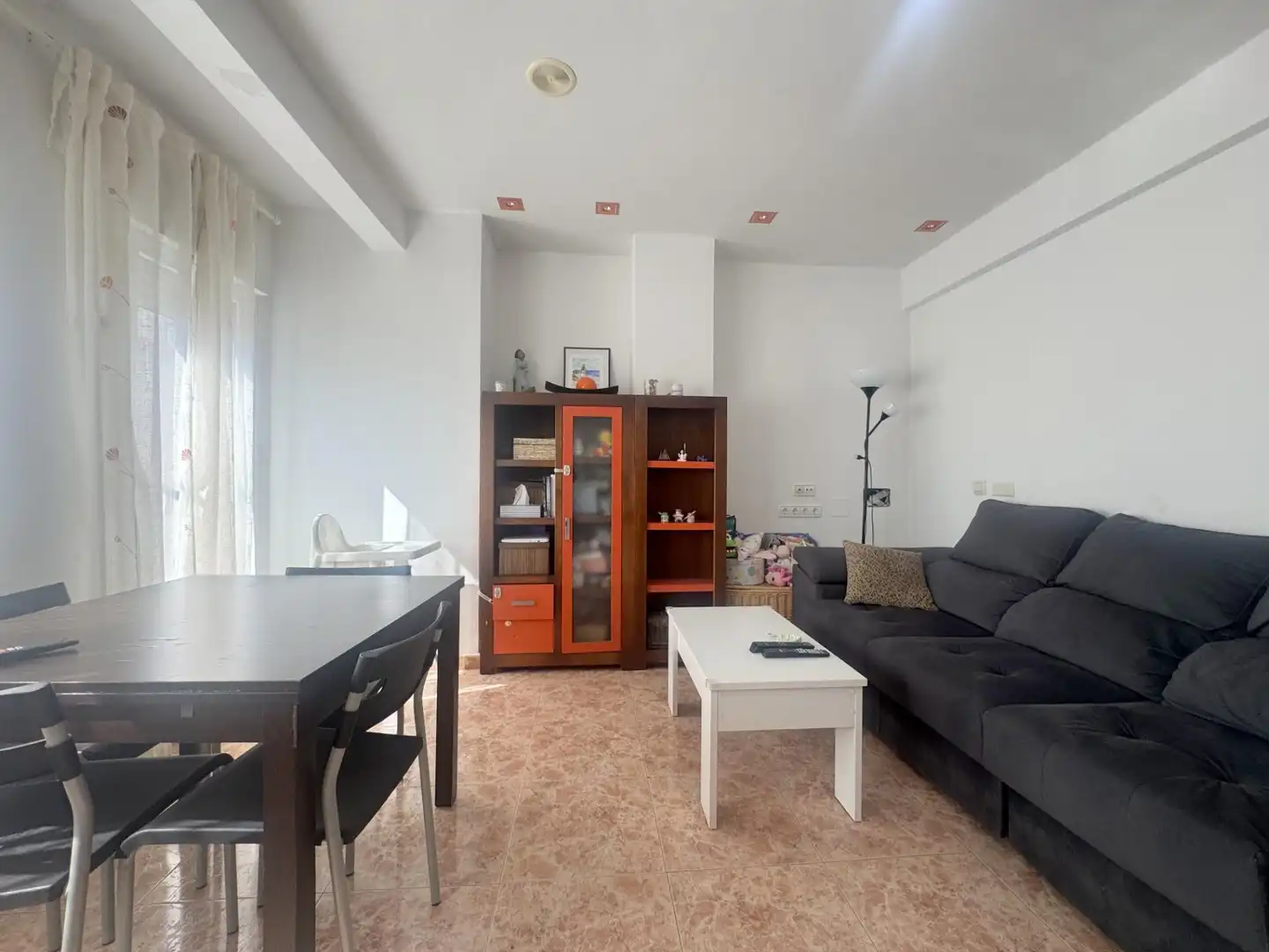 Wohnzimmer von Wohnung zum Verkauf in Candeleda mit Klimaanlage und Heizung