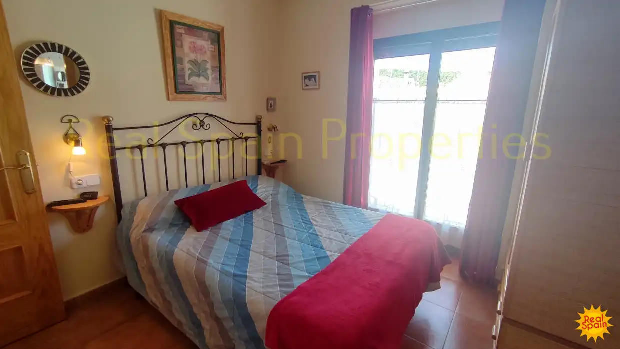 Habitación de Casa adosada en venta en María con Terraza, Balcón y Internet