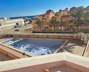 Piscina de Pis de lloguer en La Manga del Mar Menor amb Terrassa, Piscina i Balcó