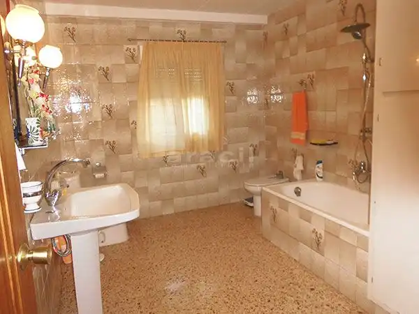 Bathroom of Houses for sale in Alcoy / Alcoi  with Terrace, Storage room and Swimming Pool