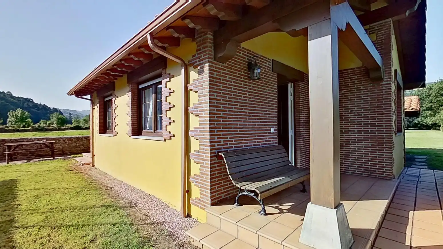 Vista exterior de Casa o chalet en venta en Santiurde de Toranzo con Calefacción, Jardín privado y Amueblado