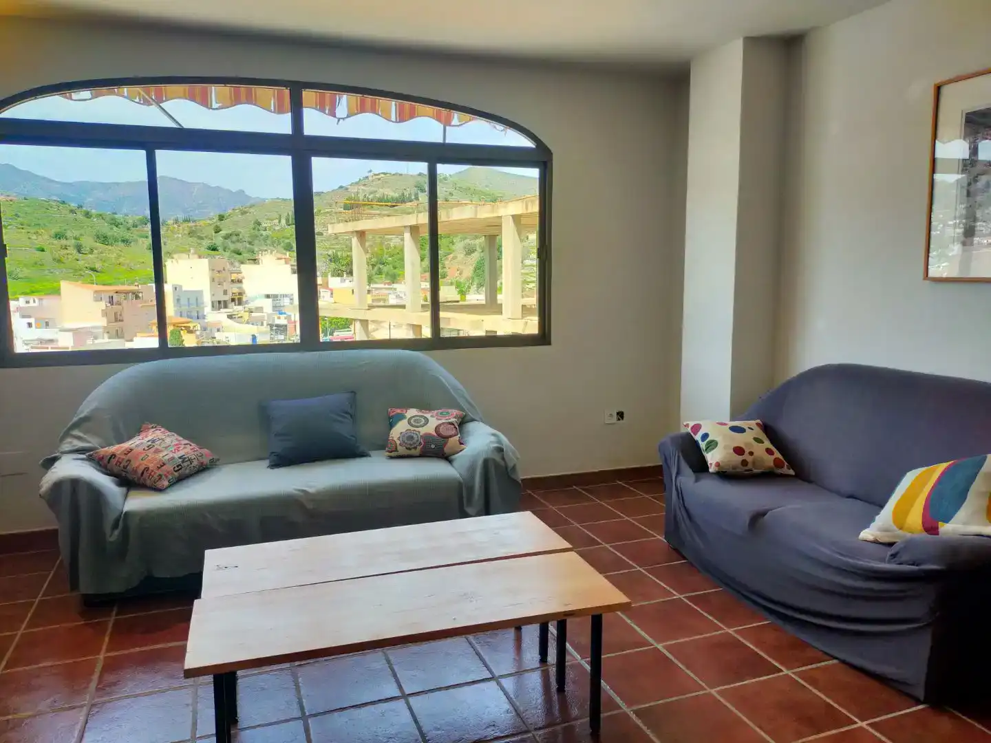 Wohnzimmer von Dachboden zum Verkauf in Almuñécar mit Klimaanlage, Abstellraum und Möbliert