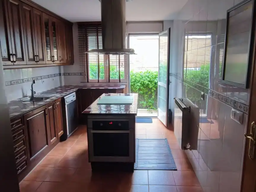 Villa con giardino in affitto a Calle Miraflores 27, imagen 3