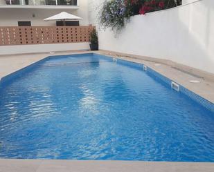 Piscina de Apartament per a compartir en Vilanova i la Geltrú amb Terrassa