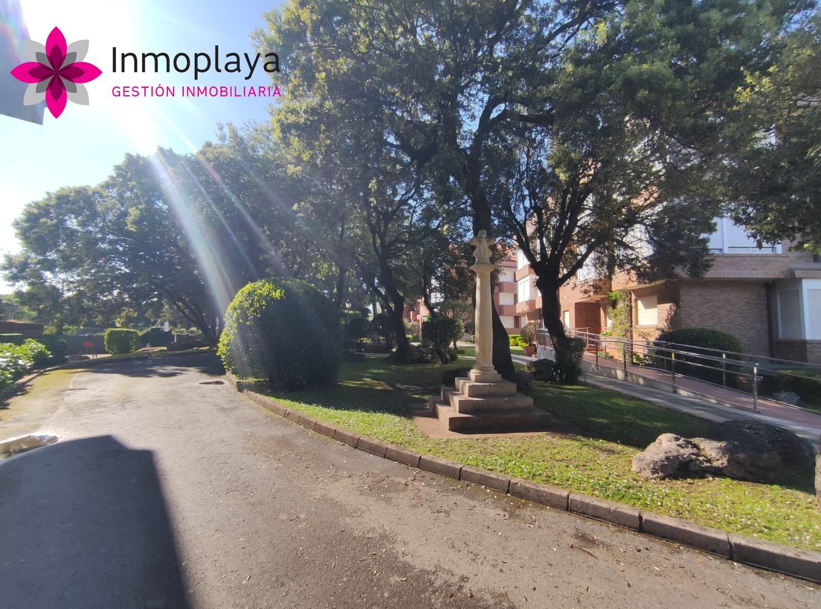 Vista exterior de Piso en venta en Noja con Calefacción y Piscina comunitaria