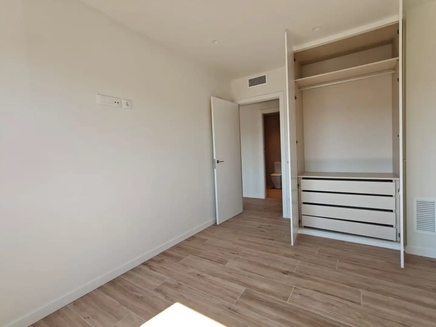 Bedroom of Flat for rent in Girona  with Air Conditioner, Heating and Terrace
