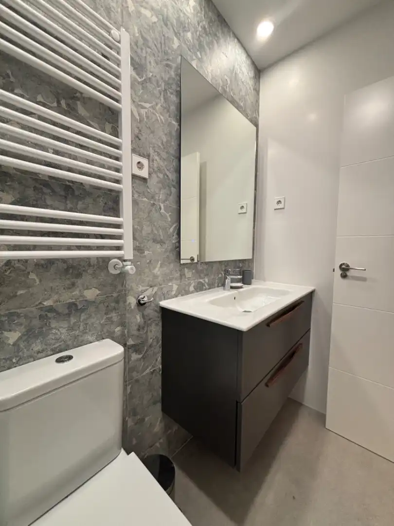 Bathroom of Flat for rent in Madrid  with Air Conditioner, Heating and Furnished