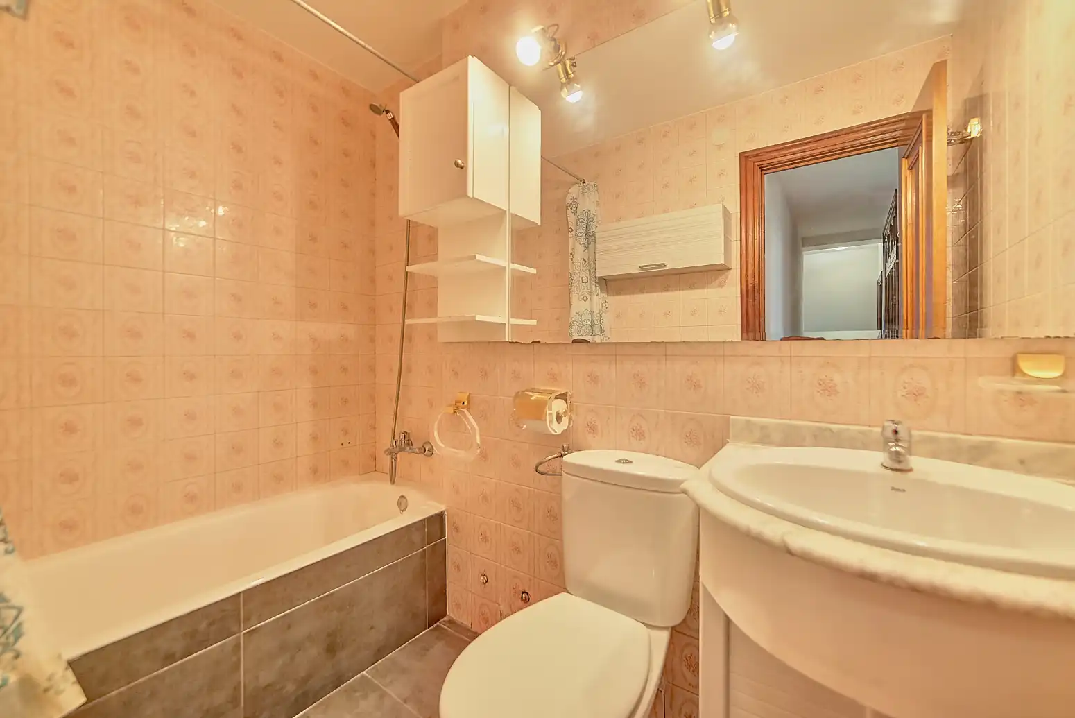Bathroom of Flat for sale in  Pamplona / Iruña  with Heating and Terrace