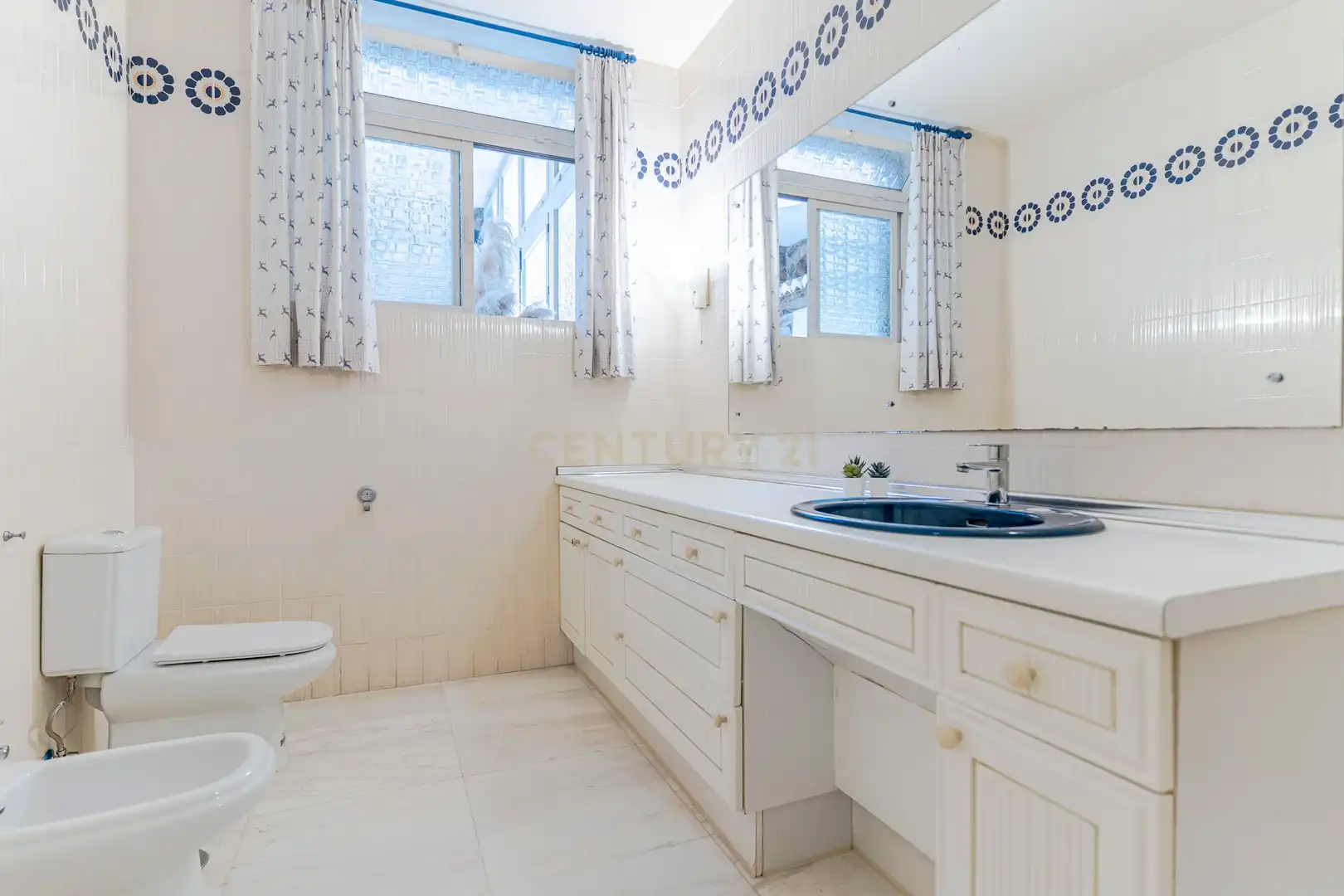 Bathroom of Houses for sale in Almuñécar  with Air Conditioner, Private garden and Storage room