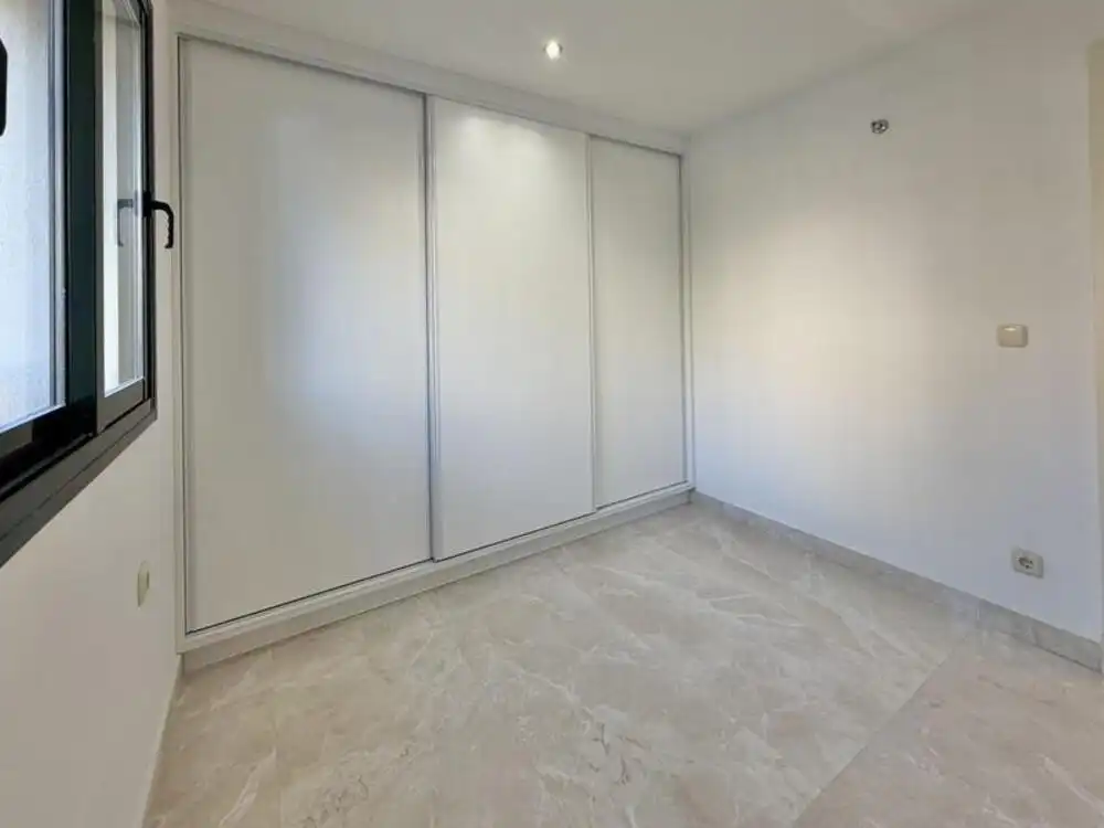 Habitación de Apartamento de alquiler en Marbella con Aire acondicionado, Calefacción y Terraza