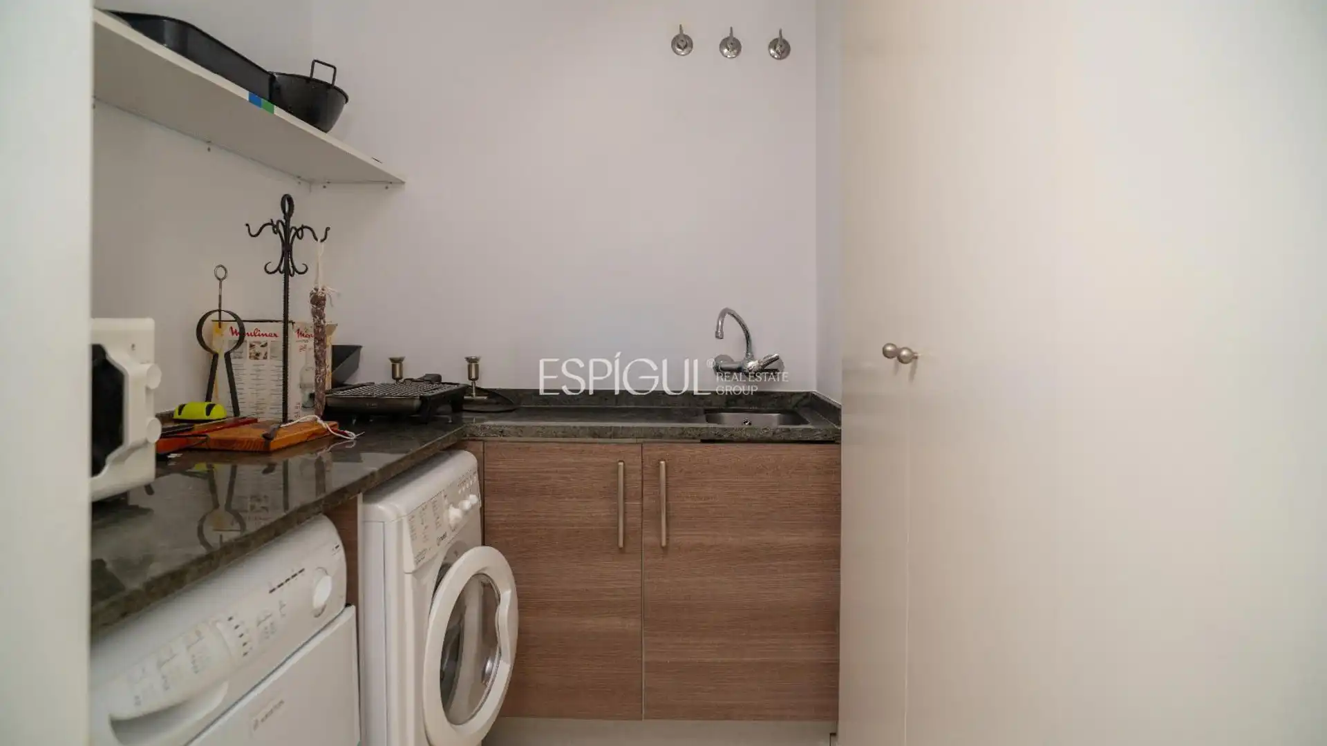 Kitchen of Flat for sale in Girona Capital  with Air Conditioner, Heating and Terrace