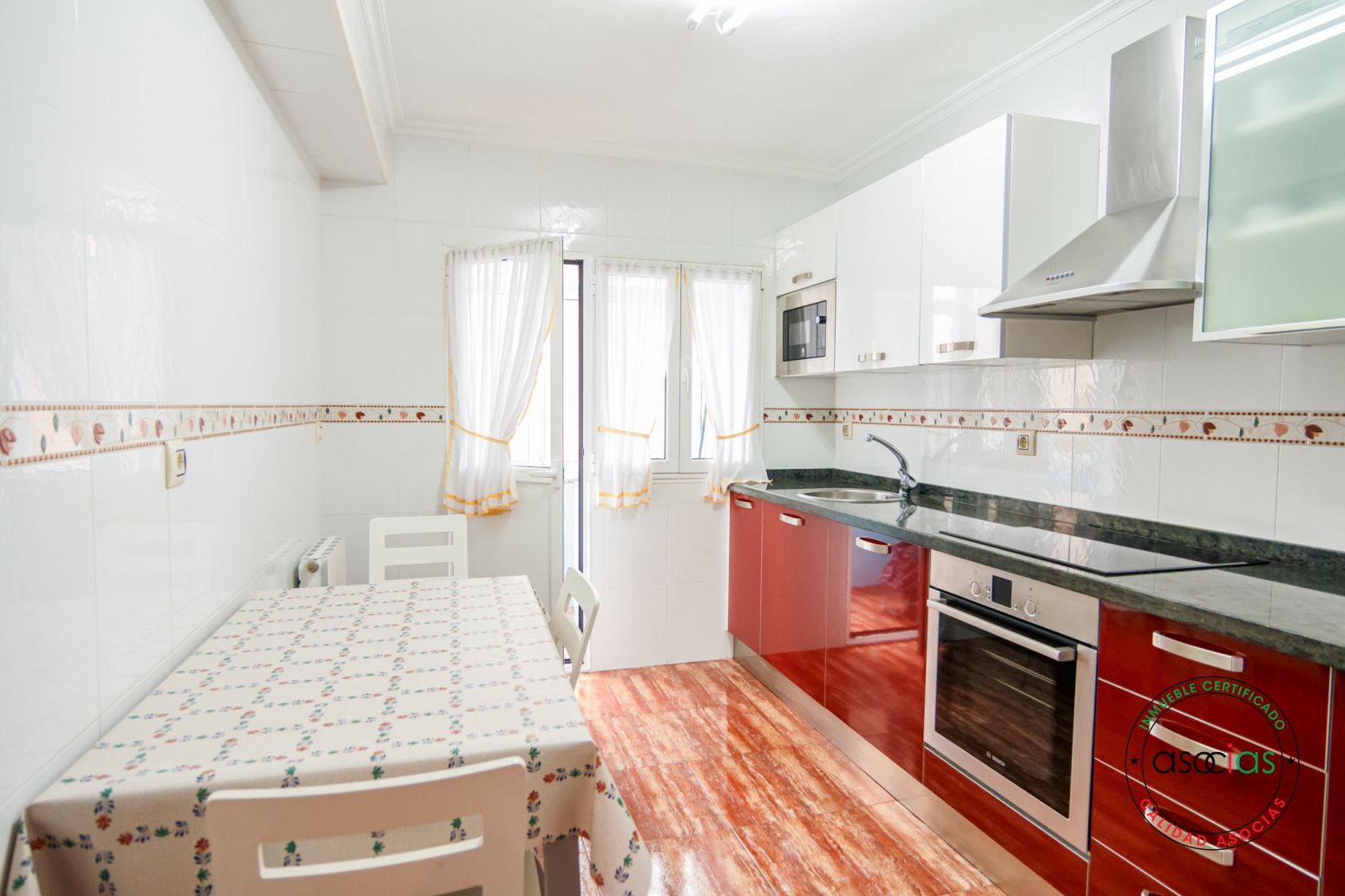 Cuina de Pis en venda en Gijón  amb Calefacció, Parquet i Terrassa