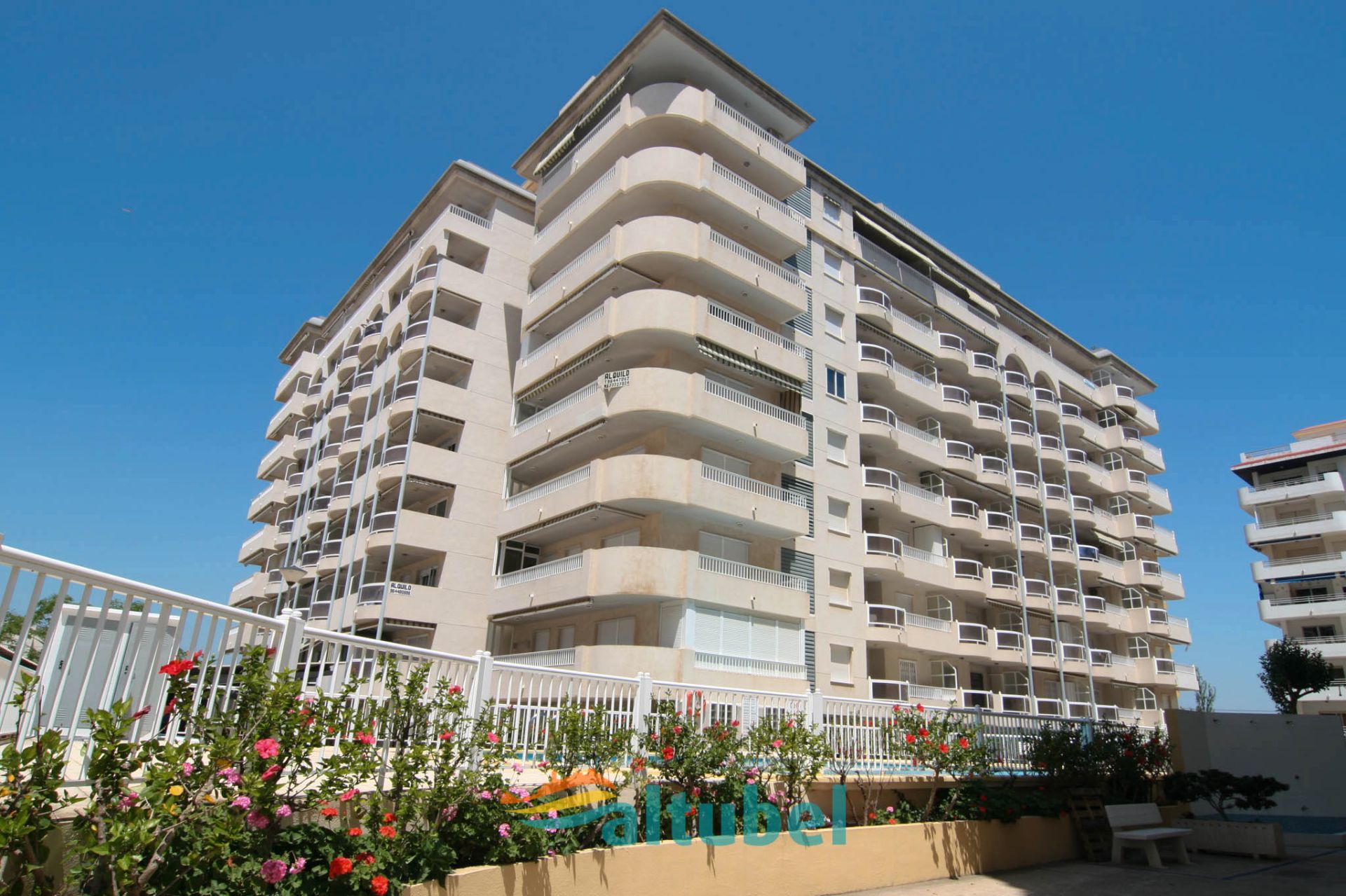 Vista exterior de Apartament en venda en Peñíscola / Peníscola amb Terrassa, Moblat i Piscina comunitària