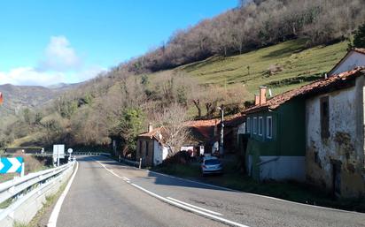 Vista exterior de Finca rústica en venda en Lena amb Calefacció, Jardí privat i Parquet