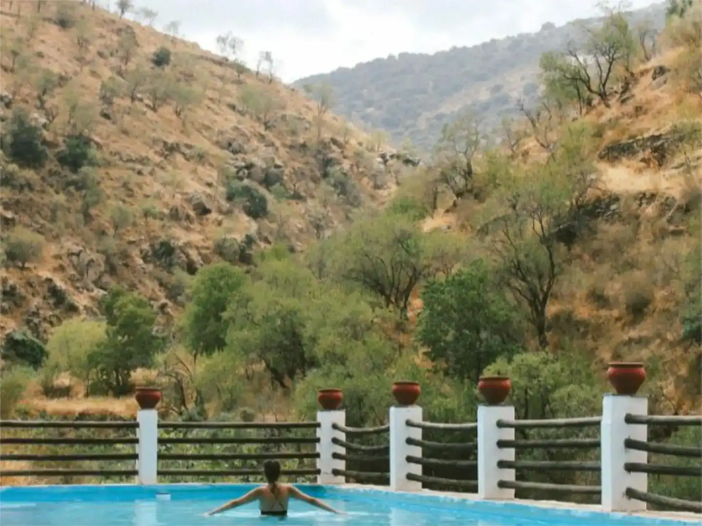 Vista exterior de Finca rústica en venda en Laroya amb Jardí privat, Piscina i Moblat