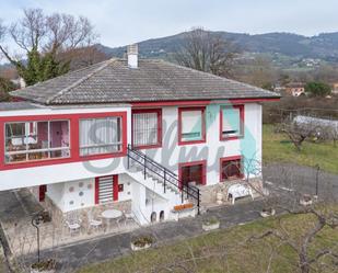 Vista exterior de Casa o xalet en venda en Oviedo  amb Calefacció, Jardí privat i Parquet