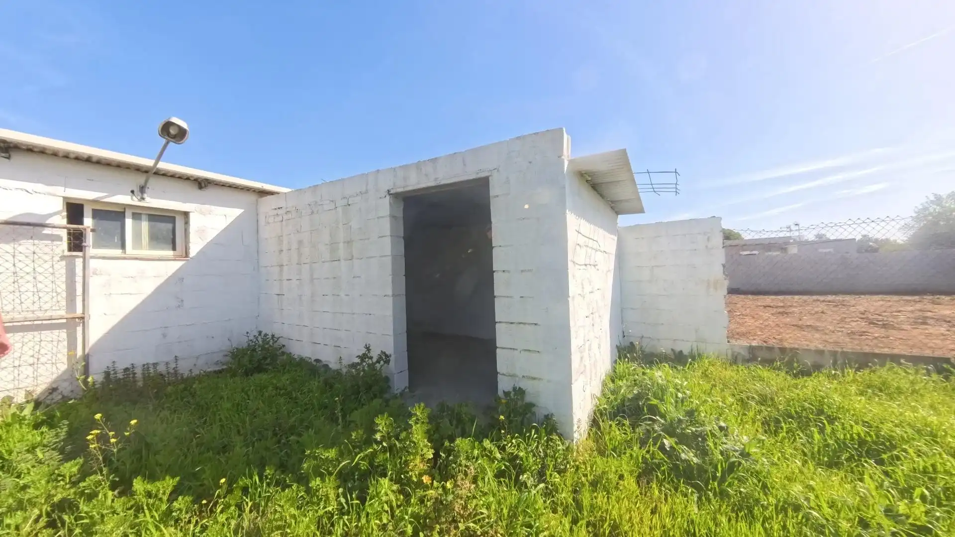 Vista exterior de Casa o xalet en venda en Chiclana de la Frontera amb Jardí privat