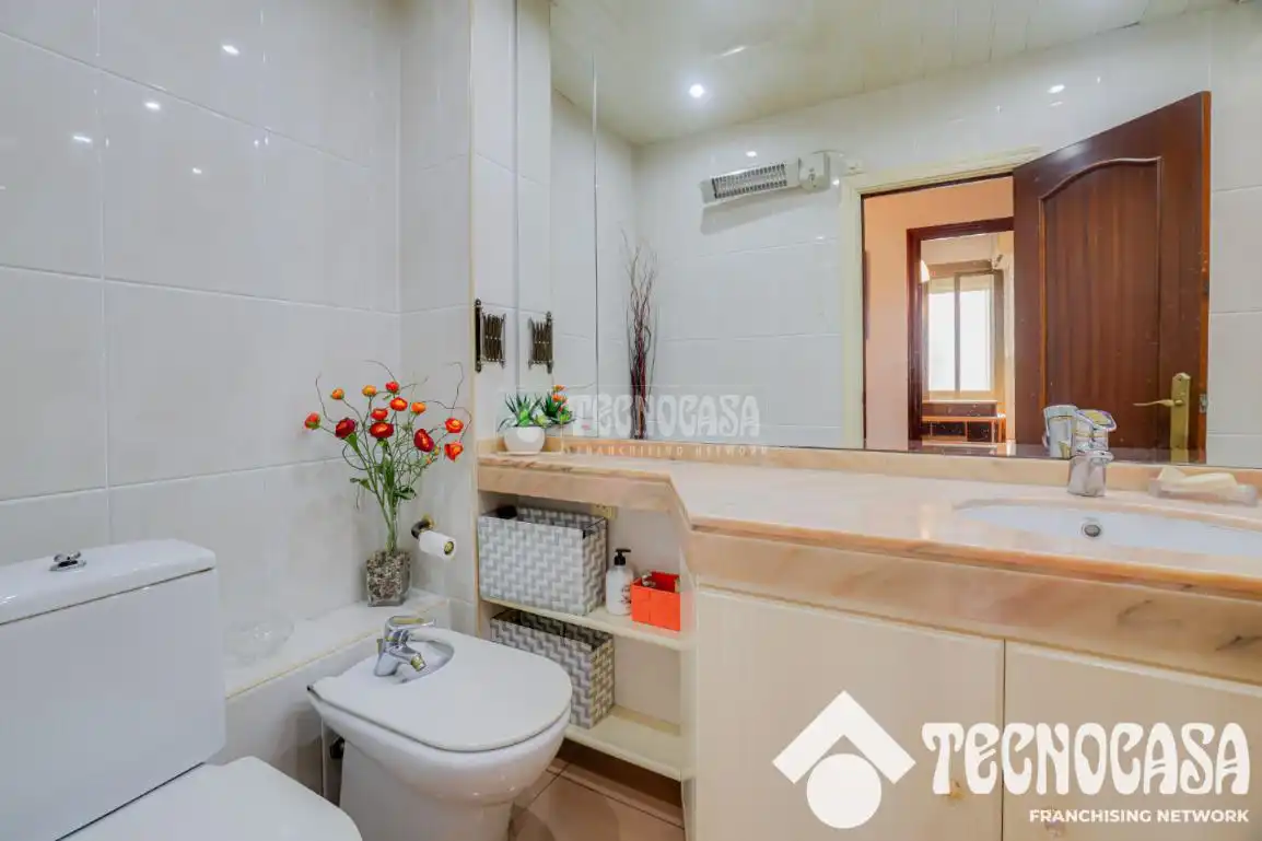 Baño de Ático en venta en Barcelona con Aire acondicionado, Calefacción y Terraza