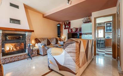 Living room of Single-family semi-detached for sale in Atarfe  with Air Conditioner, Heating and Parquet flooring