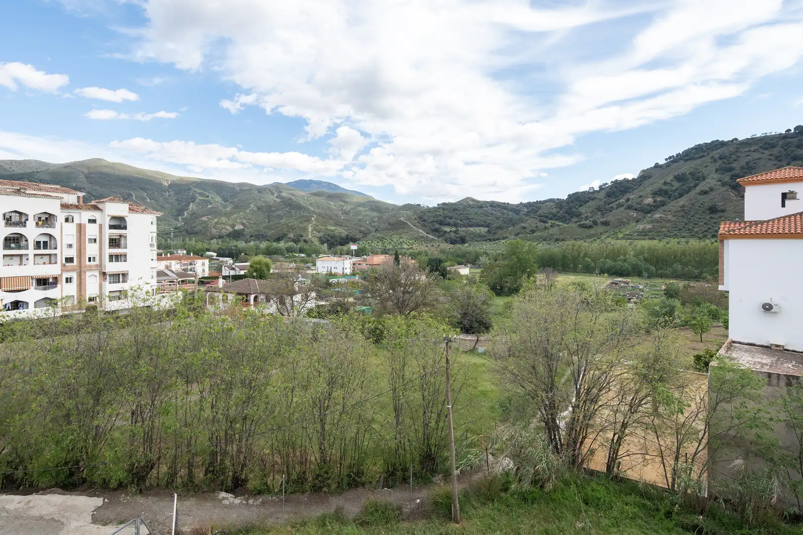 Vista exterior de Pis en venda en Cenes de la Vega amb Aire condicionat i Terrassa
