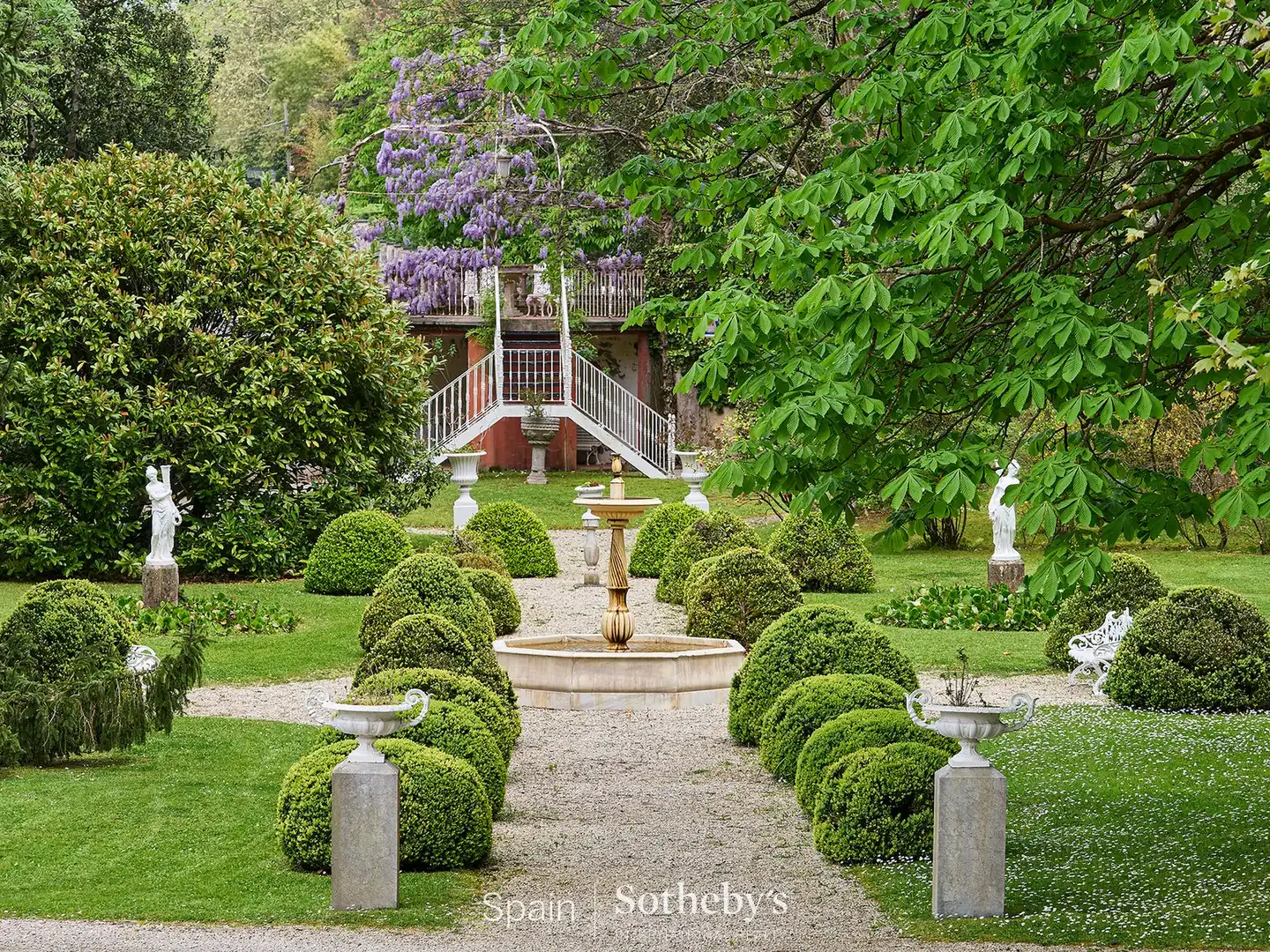 Jardí de Casa o xalet en venda en Gijón  amb Calefacció, Jardí privat i Terrassa