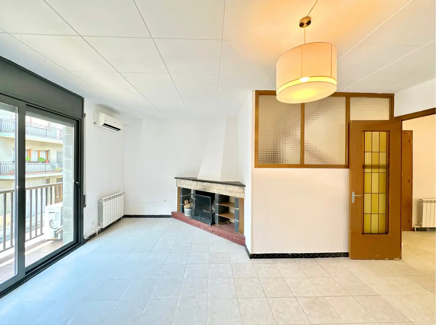 Sala de estar de Casa adosada en venta en Manlleu con Aire acondicionado, Jardín privado y Terraza