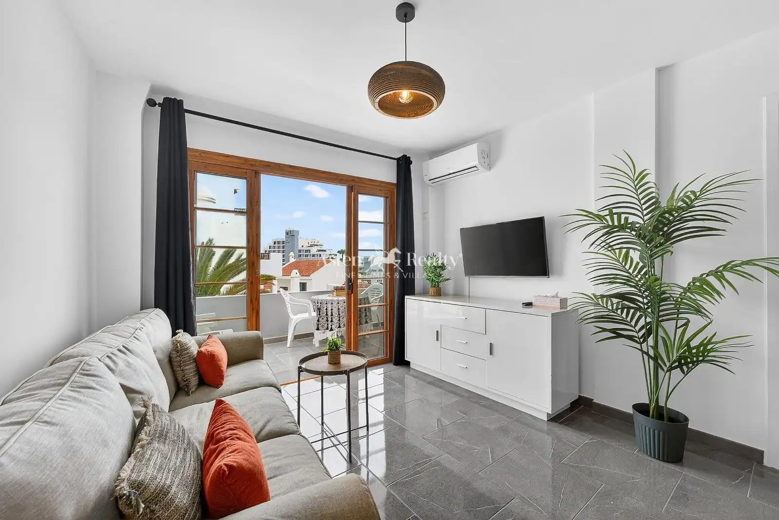 Sala d'estar de Apartament en venda en Adeje amb Aire condicionat, Terrassa i Piscina