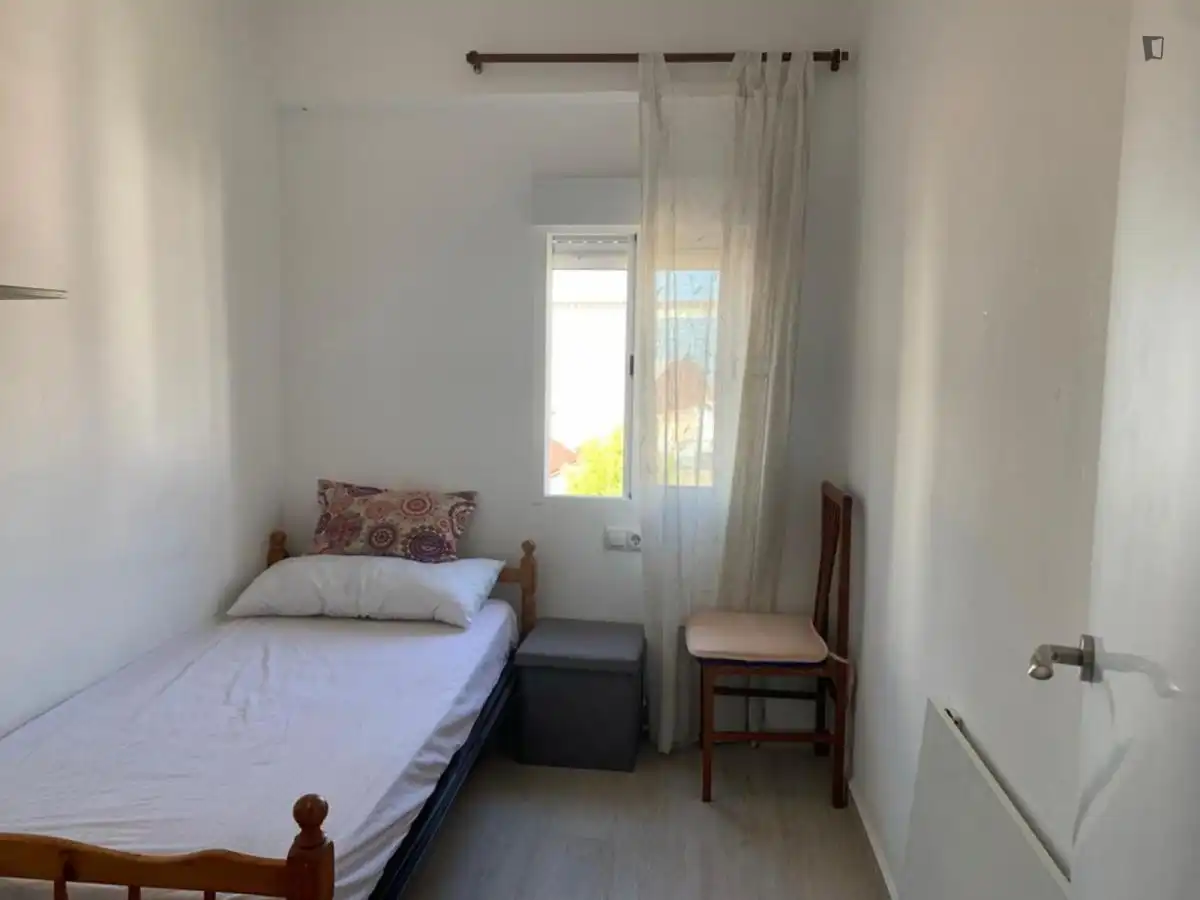 Dormitori de Apartament per a compartir en Castellón de la Plana / Castelló de la Plana amb Calefacció, Moblat i Rentadora