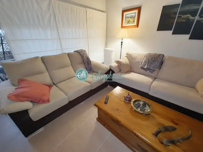 Sala de estar de Piso en venta en Segovia con Calefacción, Terraza y Amueblado