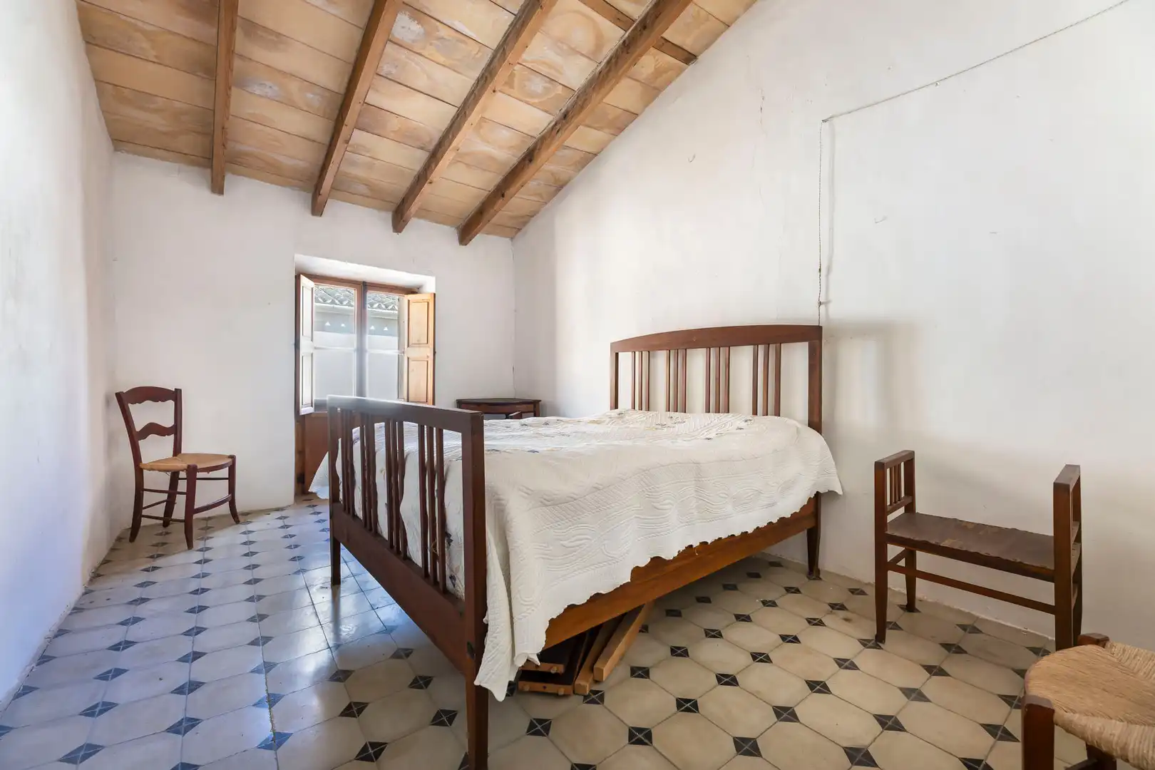 Habitación de Casa adosada en venta en Santa María del Camí con Jardín privado, Trastero y Amueblado