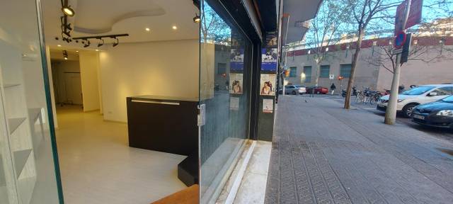 Local comercial en Alquiler en Carrer de Còrsega en Sagrada Família