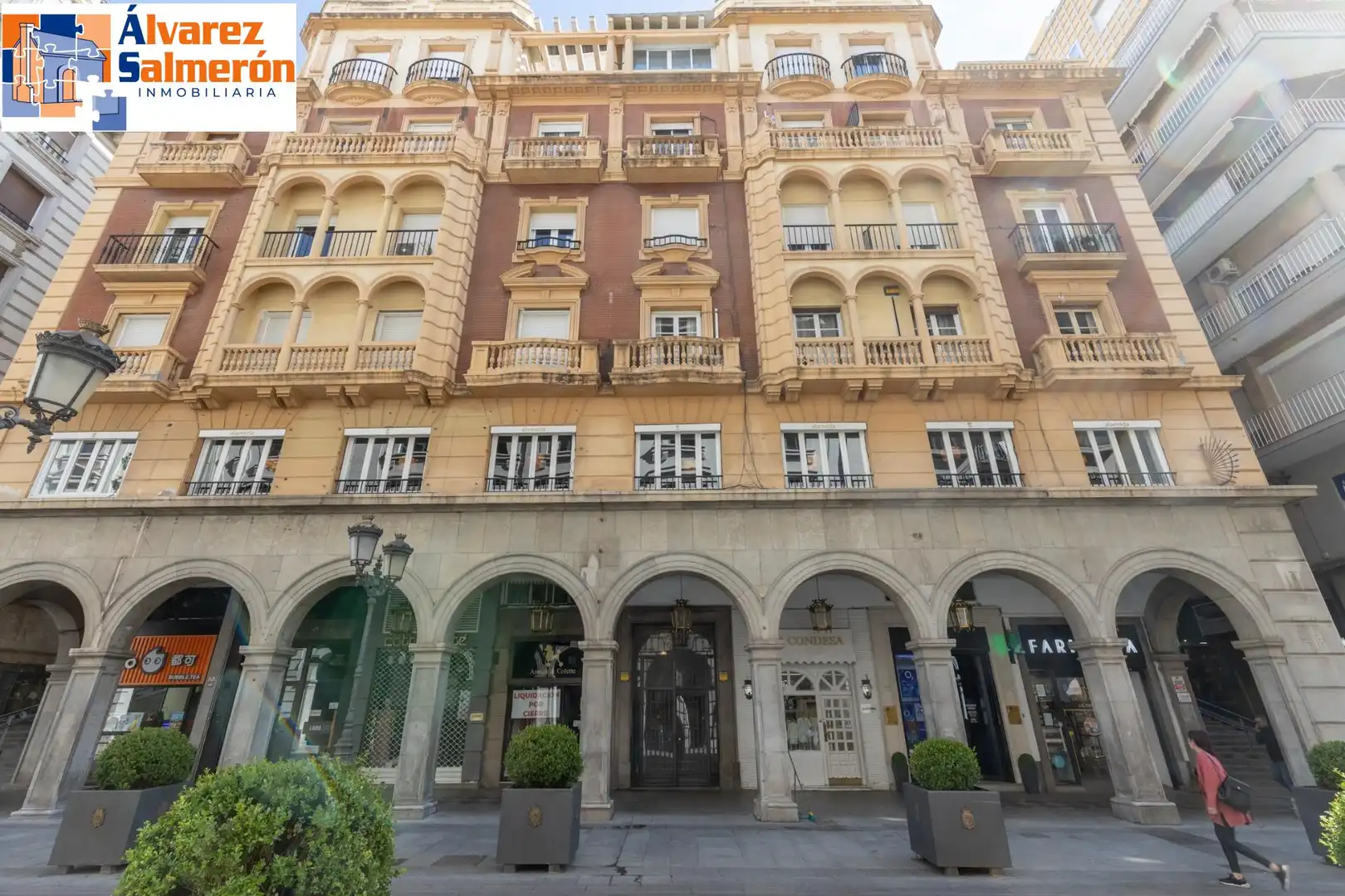 Vista exterior de Pis en venda en Granada amb Calefacció